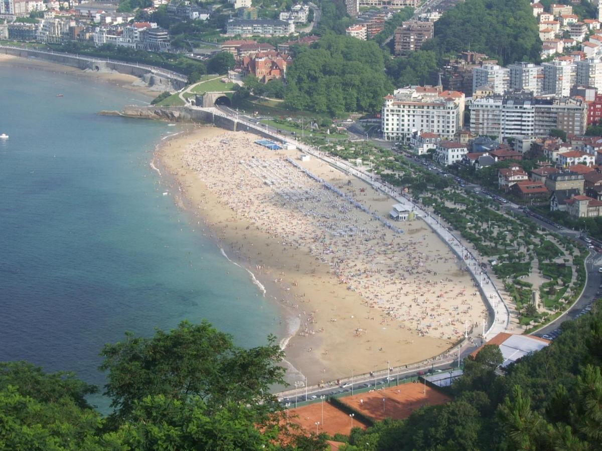 Beautiful Apartment Ondarreta Beach Сан Себастиан Екстериор снимка